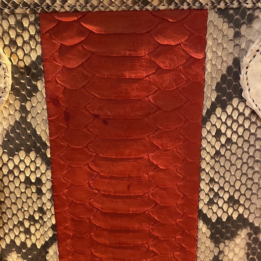 ‼️‼️‼️SOLD- DO NOT PURCHASE‼️‼️‼️Taxidermy snakeskin Liz traveler tote - Picture 4 of 5